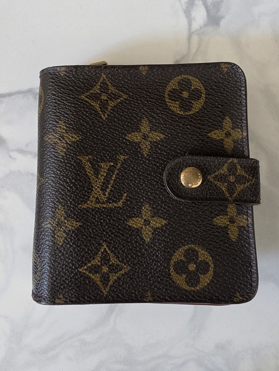 Louis Vuitton Handbags - AUTHENTIC Louis Vuitton Monogram Bifold Snap Wallet (Pre-loved Condition!)